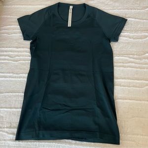Like-new Lululemon Swiftly Tech Short Sleeve Shirt - submarine sz 10